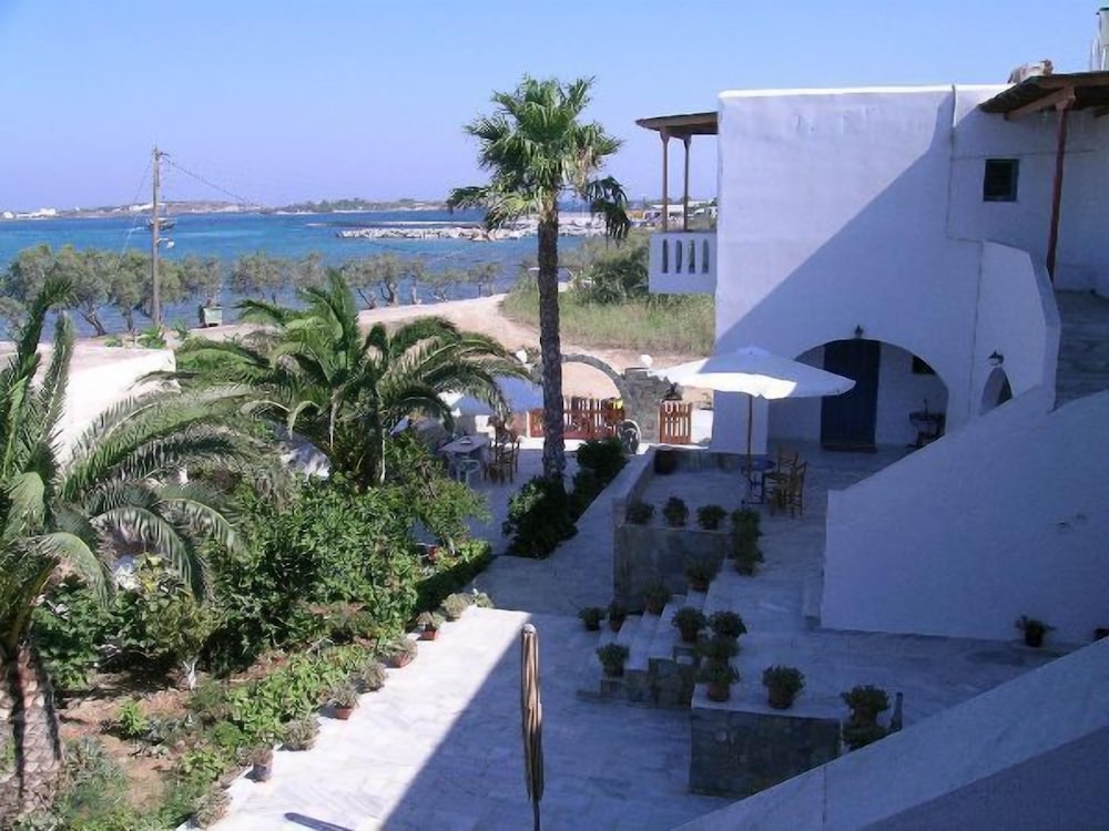 

Milano - Paros - Remvi Studios