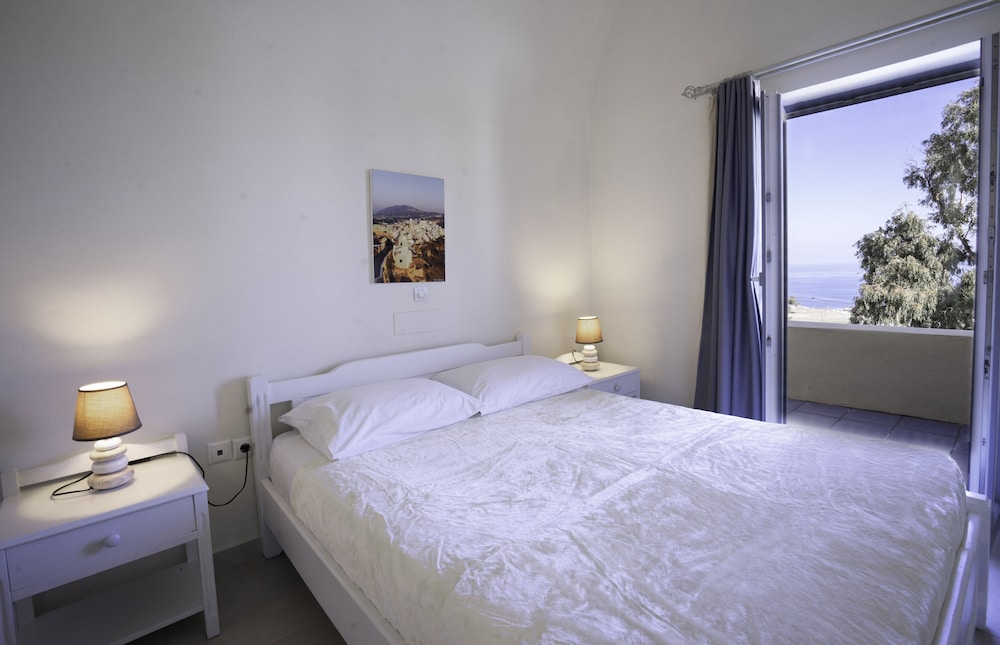 

Venezia - Oia - Ersi Villas