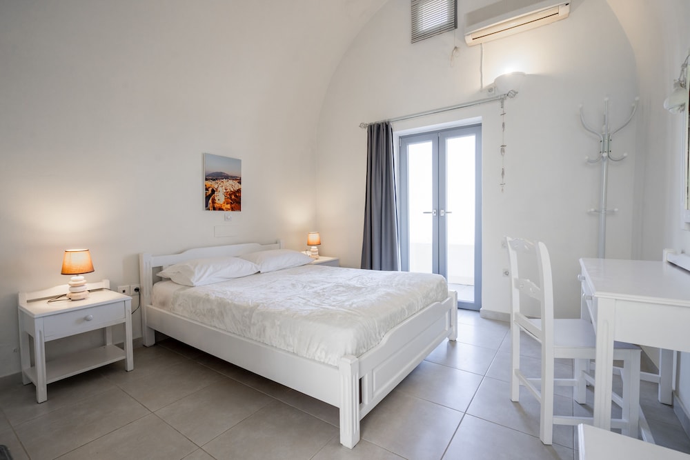 

Venezia - Thirasía - Ersi Villas