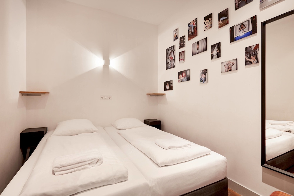 

Venezia - Zwanenburg - Hotel Not Hotel Amsterdam