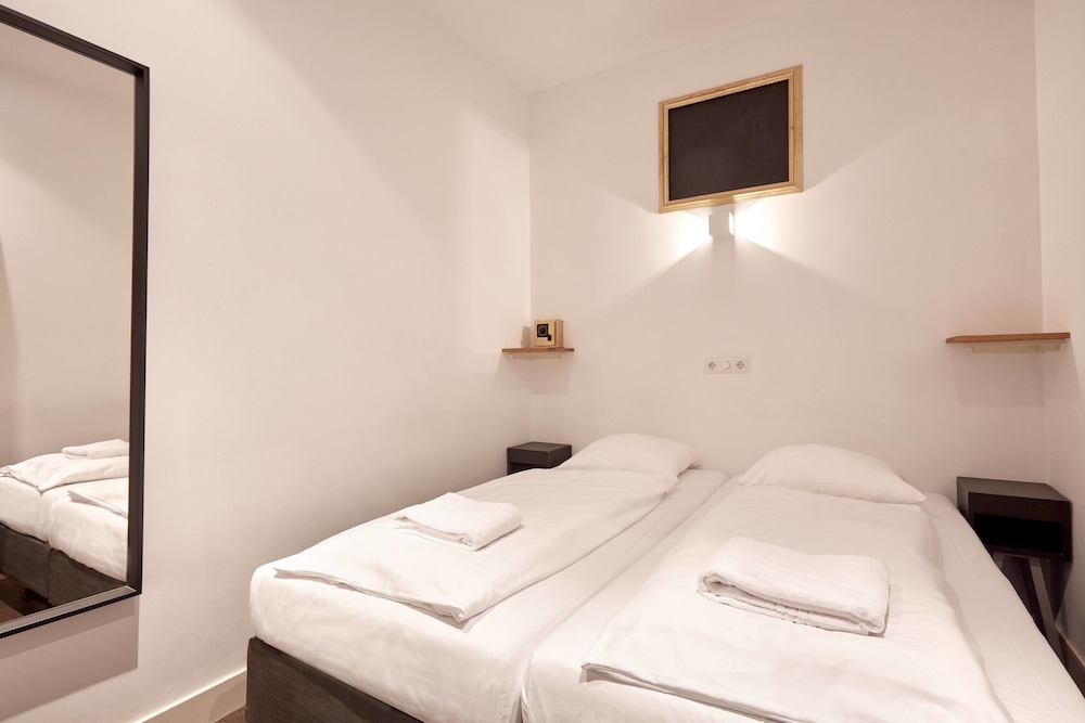 

Bologna - Duivendrecht - Hotel Not Hotel Amsterdam