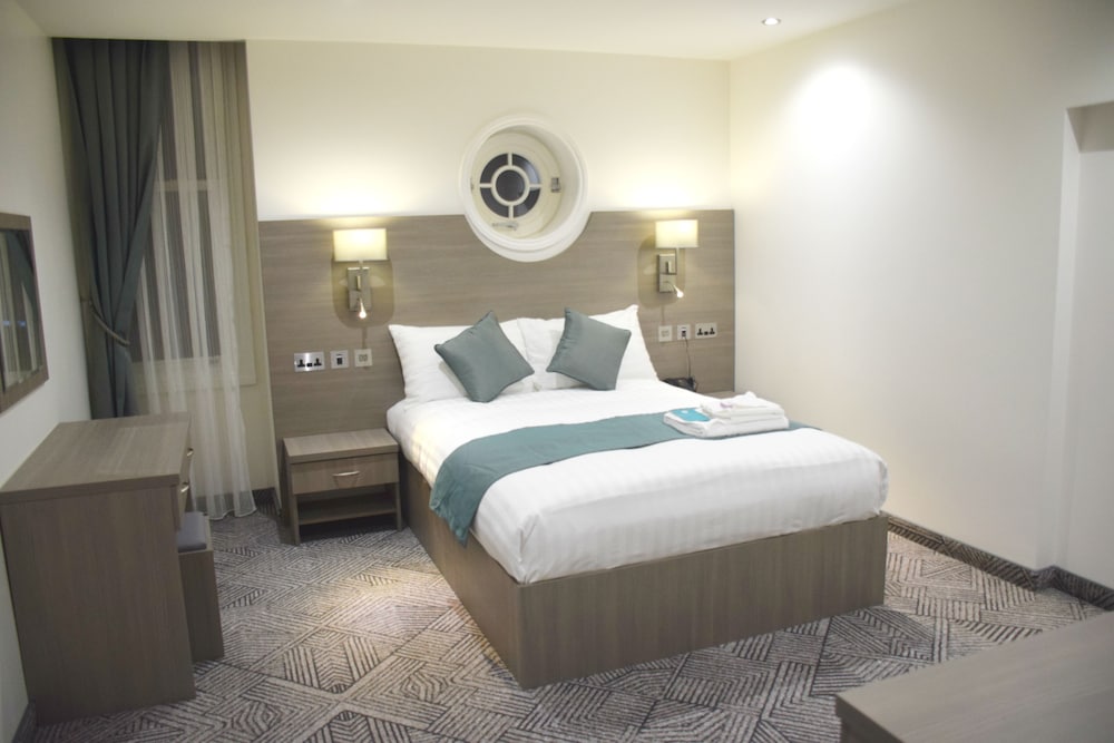 

Milano - Ilford - The Lion & Key Hotel