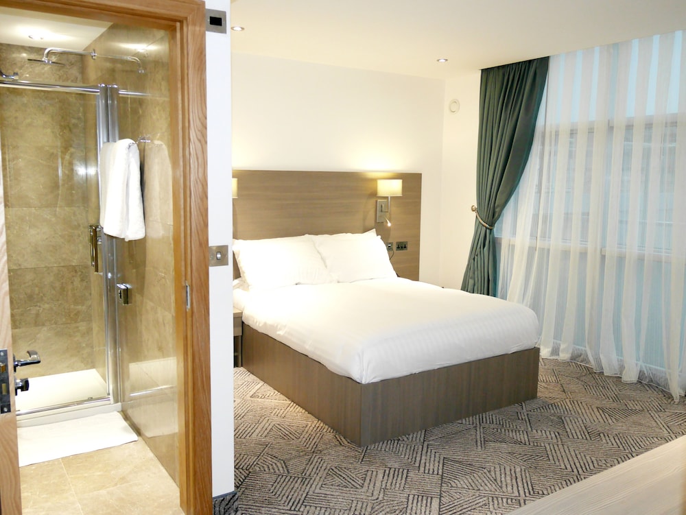 

Roma - Ilford - The Lion & Key Hotel