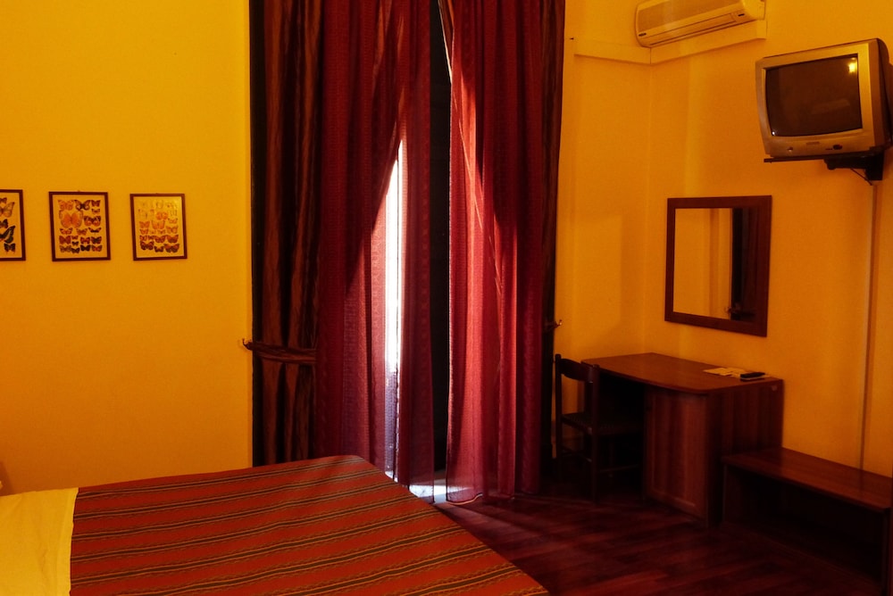 

Milano - Aci Castello - Hotel Etnea 316