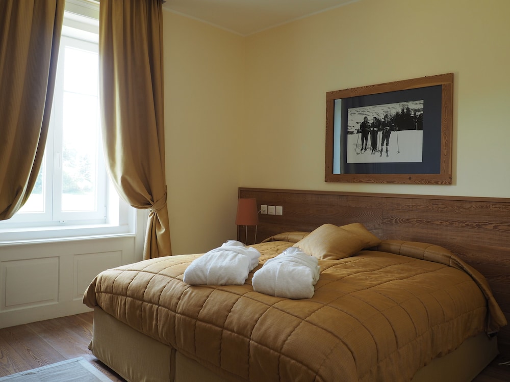 

Napoli - Bivio - Maloja Palace Apartments