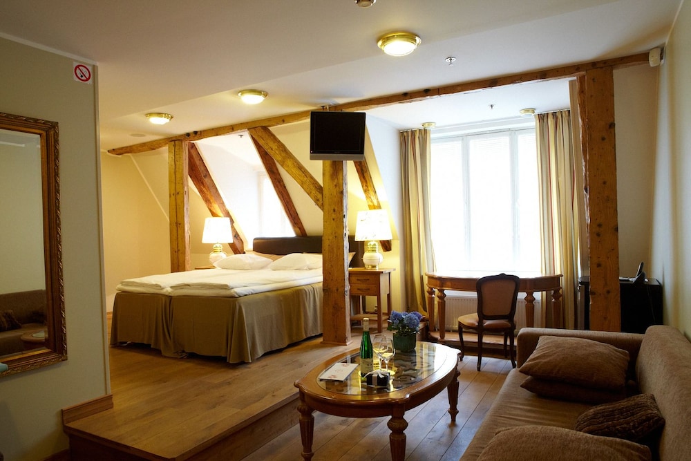 

Roma - Tallinn - CRU Hotel