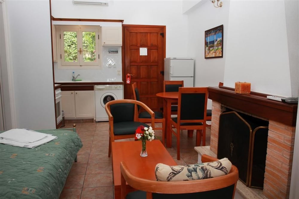 

Bologna - Paleokastritsa - Paradise Inn