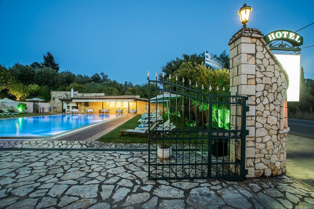 

Ancona - Gouvia - Paradise Inn
