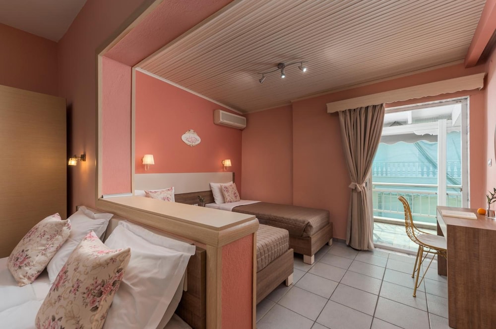 

Milano - Paralía - Ouzas Luxury Hotel