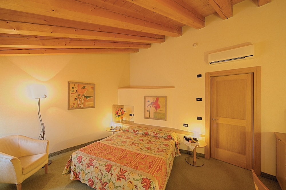 

Bologna - Castelnuovo del Garda - Active Hotel Paradiso