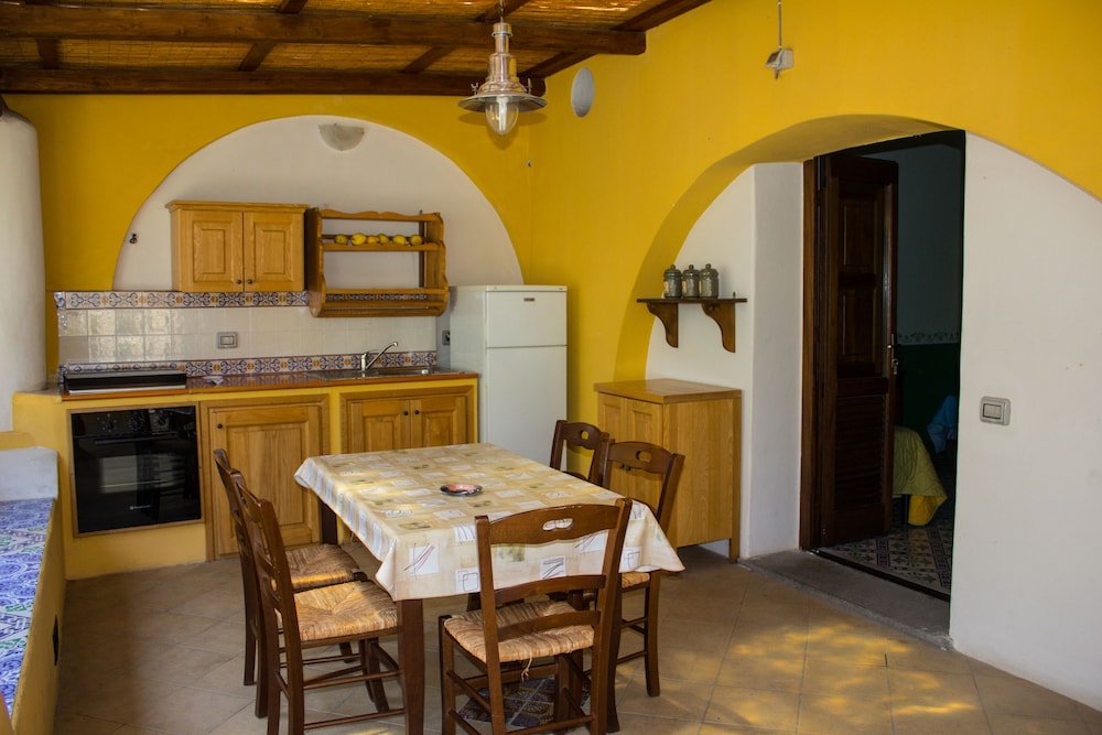 

Milano - Salina - Hotel Arcangelo - Salina