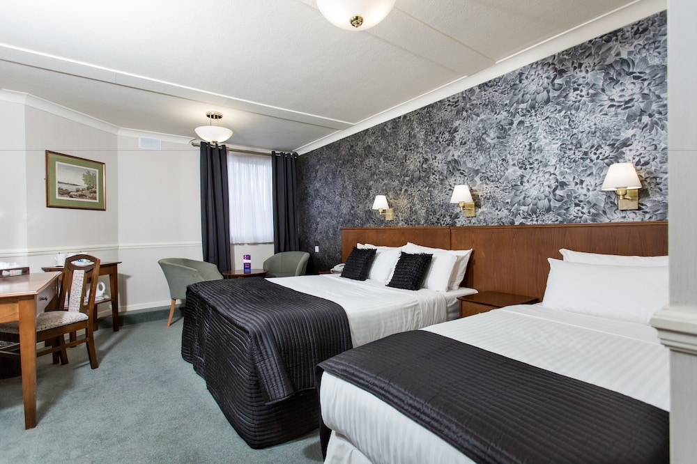 

Milano - Sidcup - The Clarendon Hotel