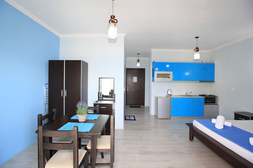 

Genova - Sarandë - Hotel Keos