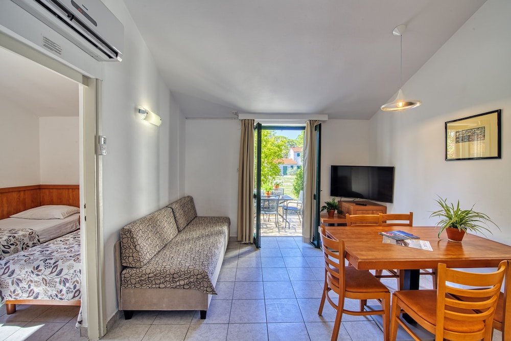 

Napoli - Nin - Zaton Holiday Resort Apartments