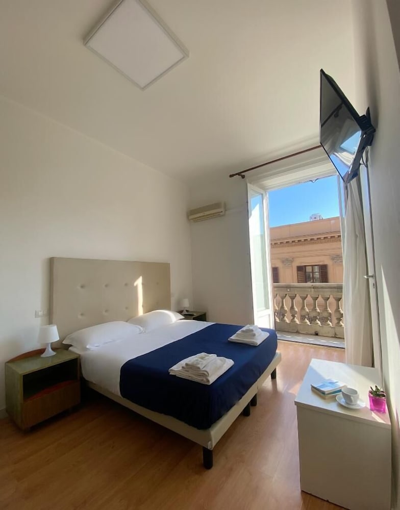 

Bari - Palermo - 38 Aira Hotels