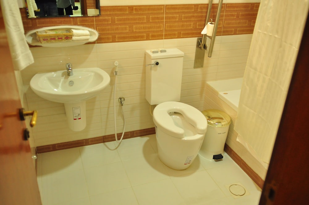 

Milano - Seeb - Al Bahjah Hotel