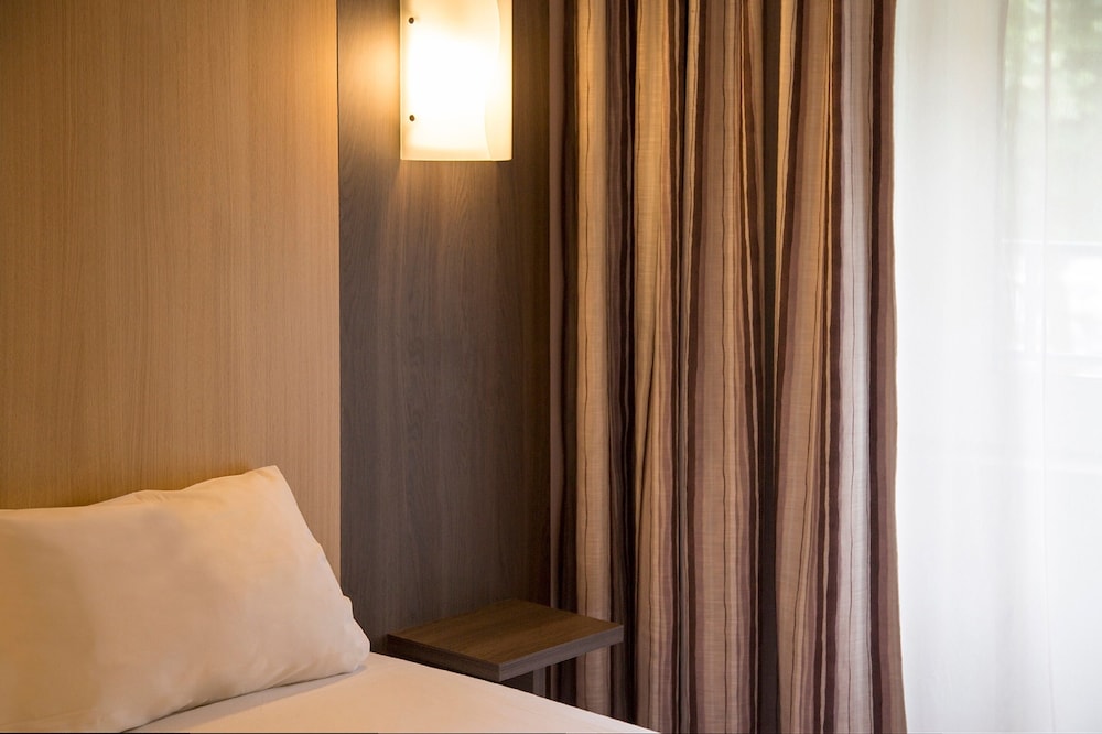 

Roma - Chinon - BRIT HOTEL Le Lion d'Or CHINON
