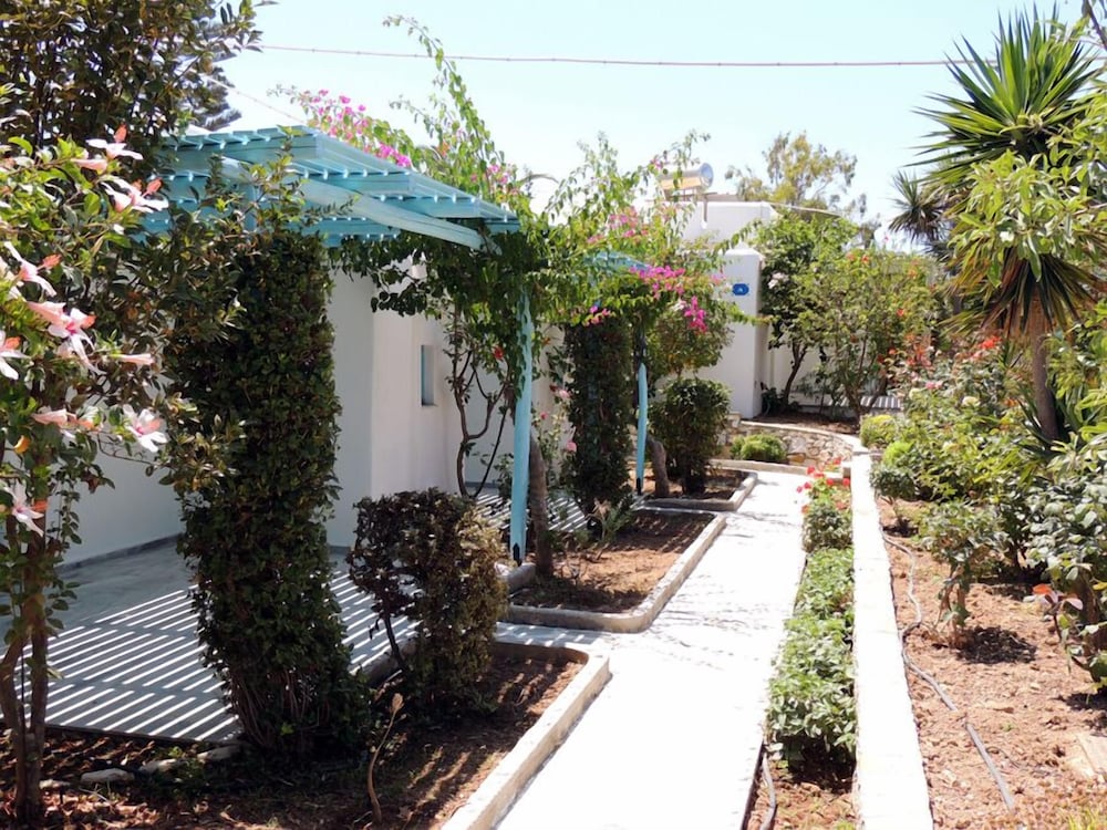 

Milano - Naousa, Paros - Surfing Beach Village