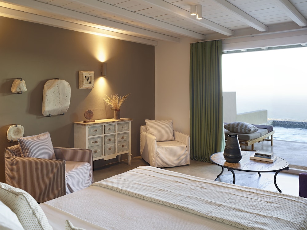 

Milano - Tínos - Aeolis Tinos Suites