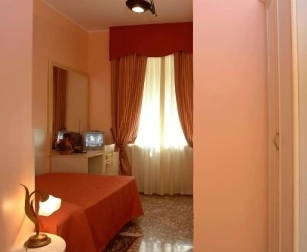 

Napoli - Caselle Torinese - Hotel Vittoriano