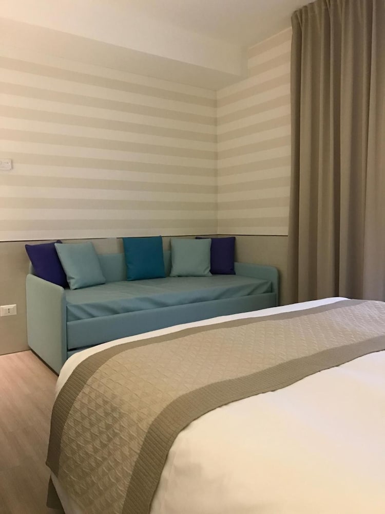 

Catania - Riviera Veneta e Lignano Sabbiadoro, Mare Italia - Hotel Colombo