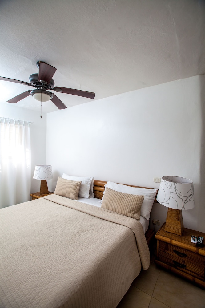 

Catania - Punta Cana - Los Corales Beach Village
