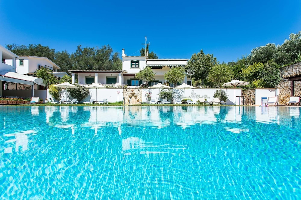 

Brindisi - Gouvia - Paradise Inn