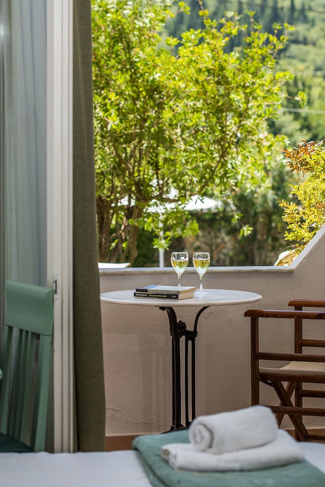 

Bologna - Paleokastritsa - Paradise Inn