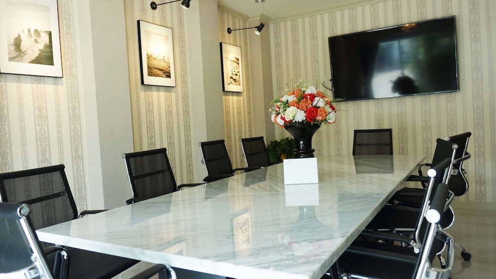

Bari - Bangkok - Westgate Residence Hotel