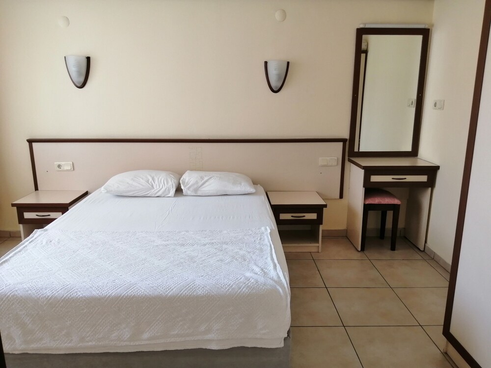 

Milano - Kusadasi - Oya Apartments