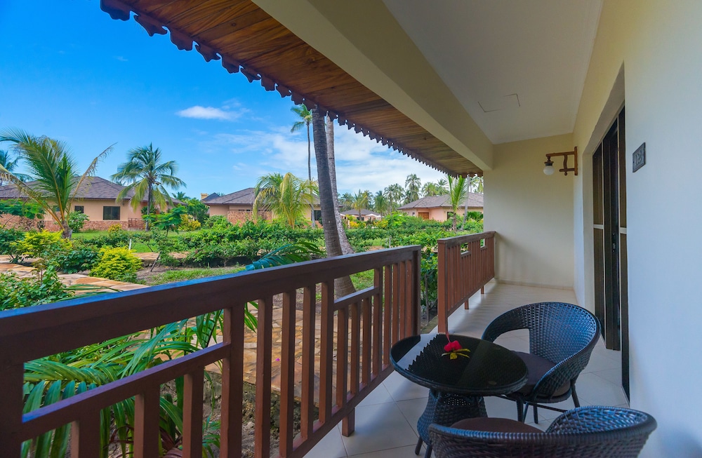 

Napoli - Dongwe - The Sands Beach Resort Zanzibar