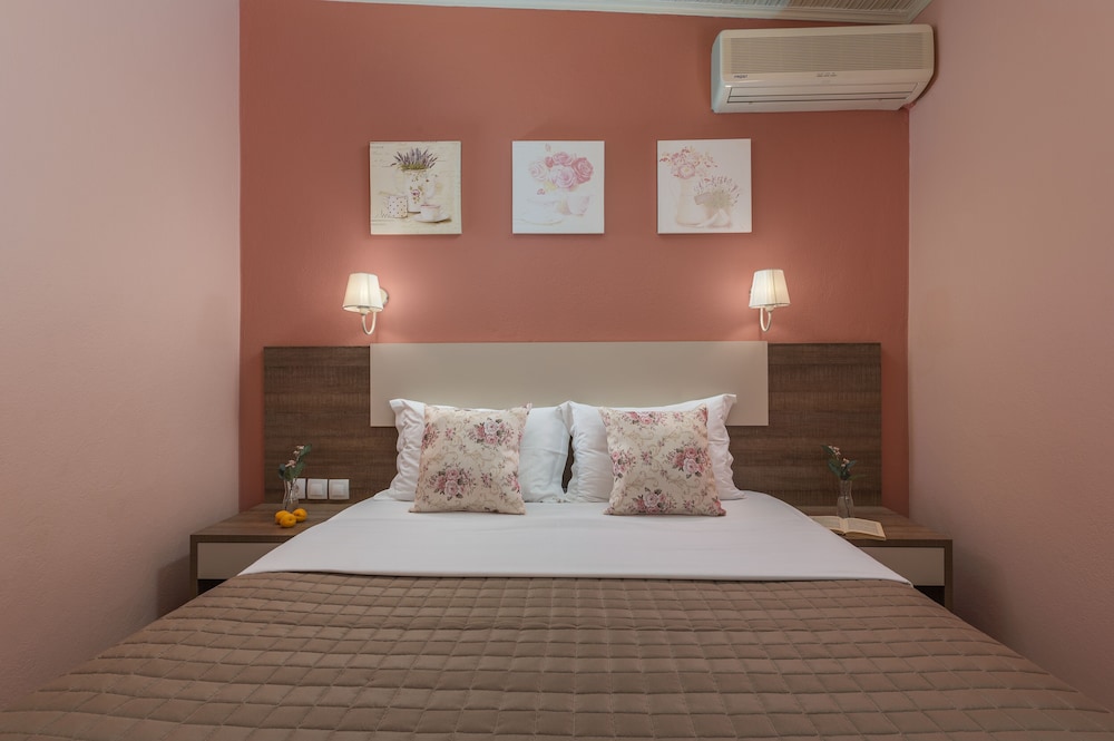 

Roma - Paralía - Ouzas Luxury Hotel