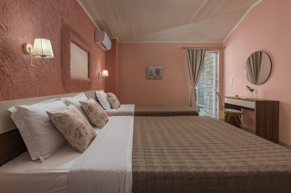 

Milano - Paralía - Ouzas Luxury Hotel