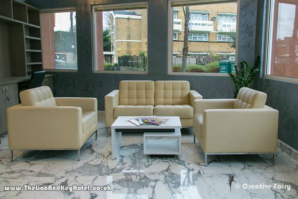 

Torino - Chingford - The Lion & Key Hotel