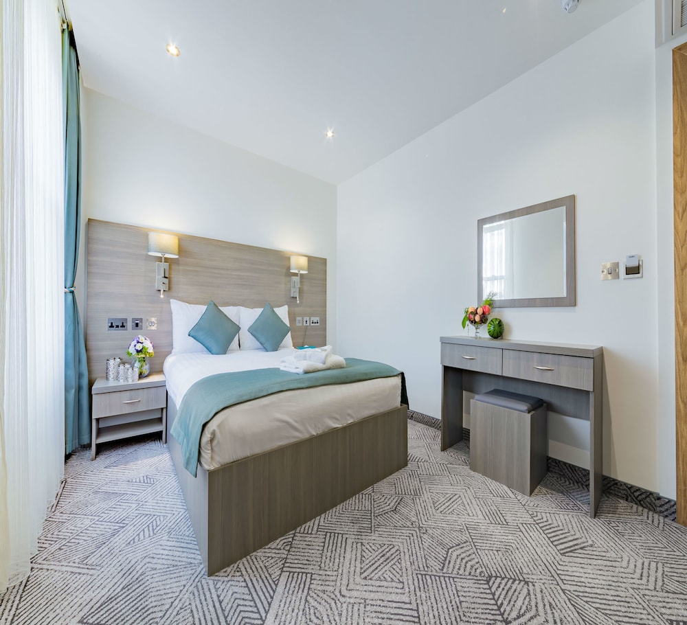 

Roma - Stepney - The Lion & Key Hotel
