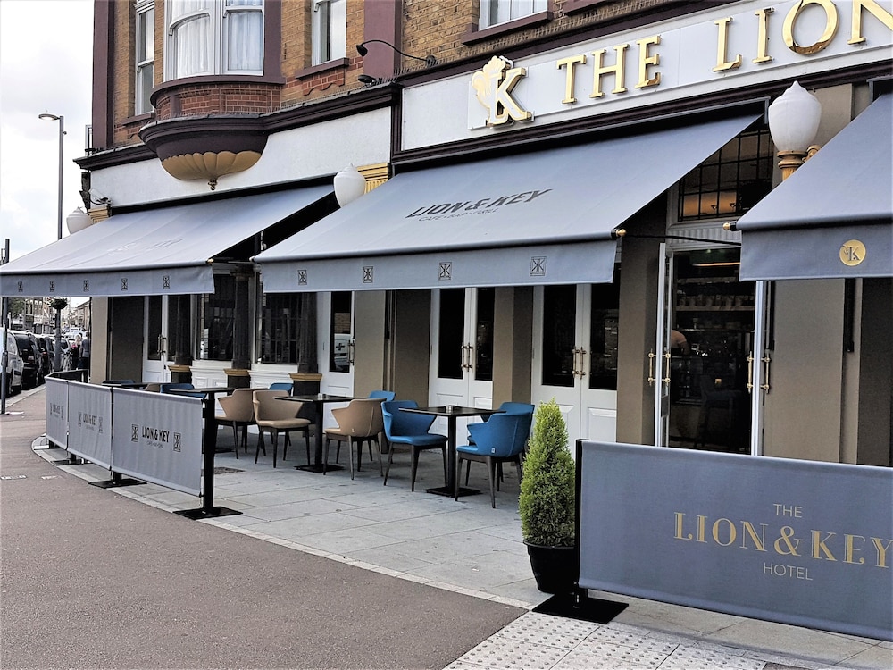 

Verona - Ilford - The Lion & Key Hotel