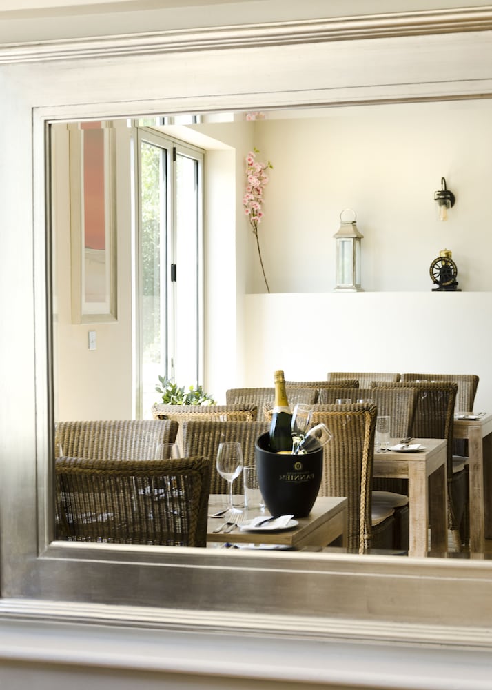 

Milano - St. Saviour - Beachcombers Hotel