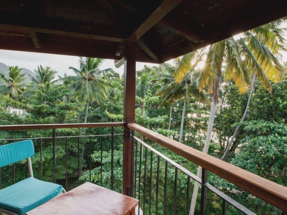 

Roma - Round Island - Coral Strand Smart Choice Hotel