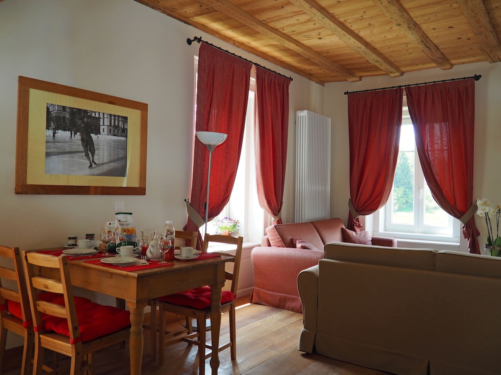 

Napoli - Bivio - Maloja Palace Apartments