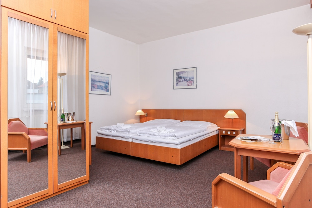 

Napoli - Praga - Hotel Astra