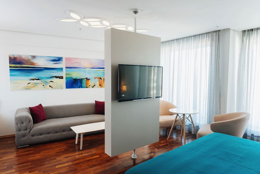 

Bari - Riviera Albanese - Bougainville Bay Hotel