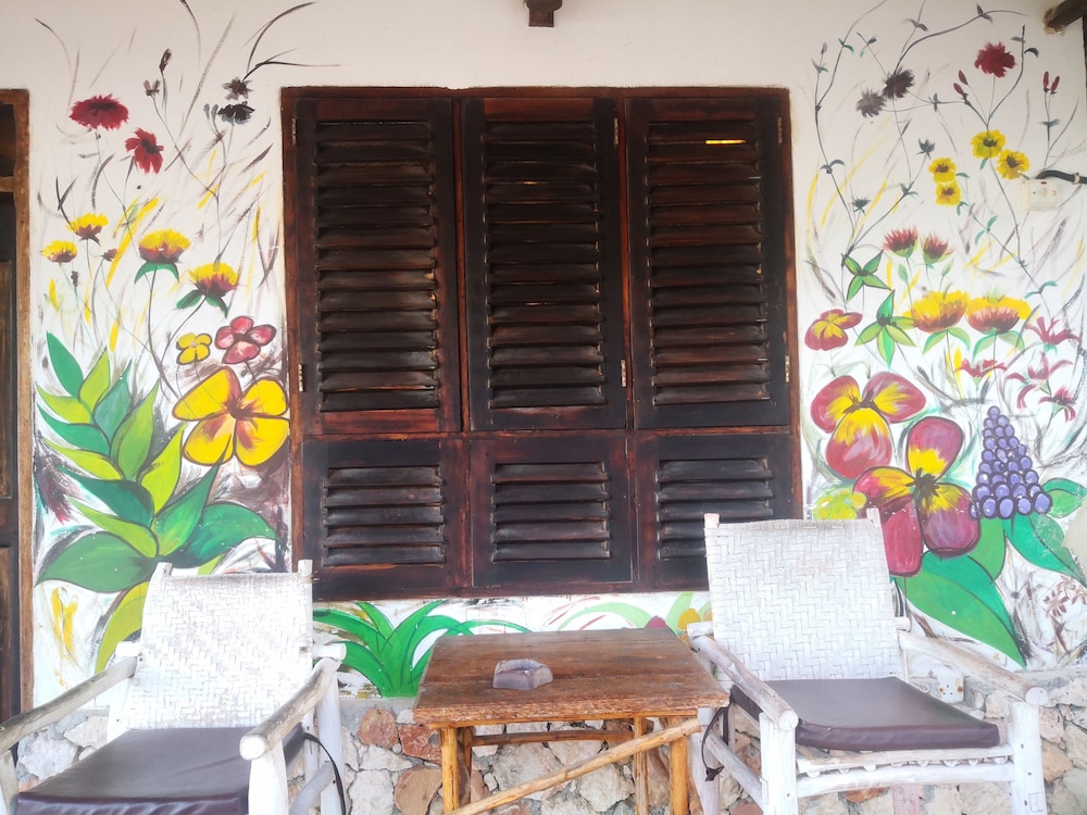 

Palermo - Pwani Mchangani - Mambo Ocean Resort