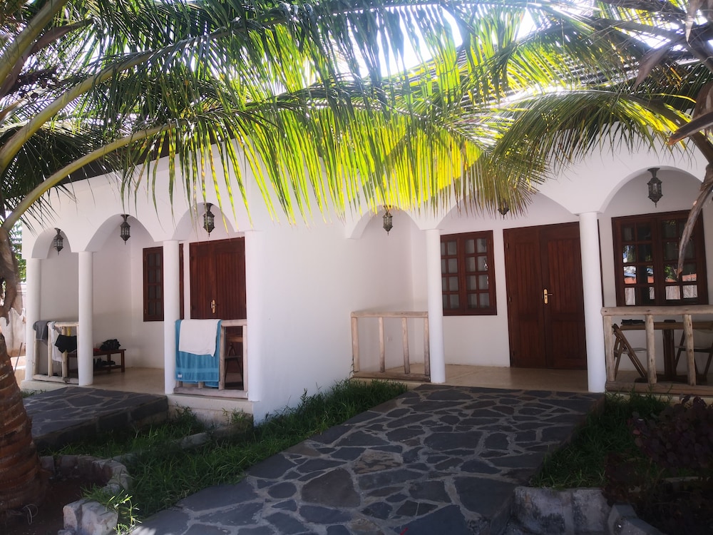 

Napoli - Pwani Mchangani - Mambo Ocean Resort