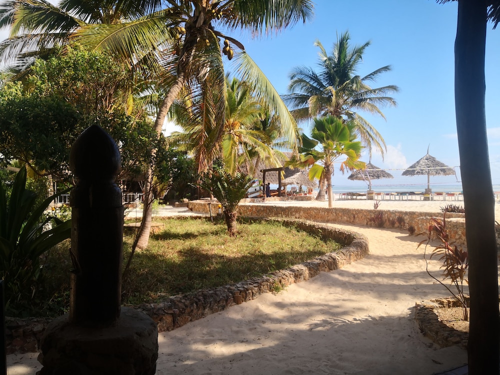 

Bari - Pwani Mchangani - Mambo Ocean Resort