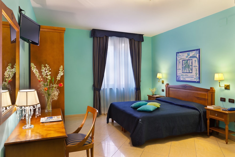 

Milano - Piano di Sorrento - Ulisse Deluxe Hostel