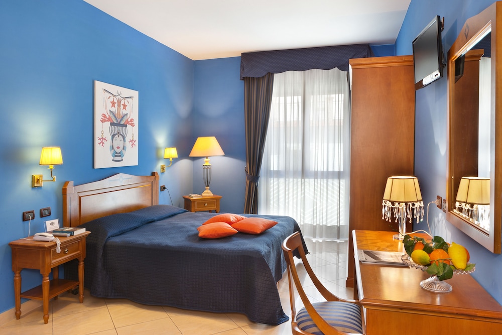 

Milano - Massa Lubrense - Ulisse Deluxe Hostel