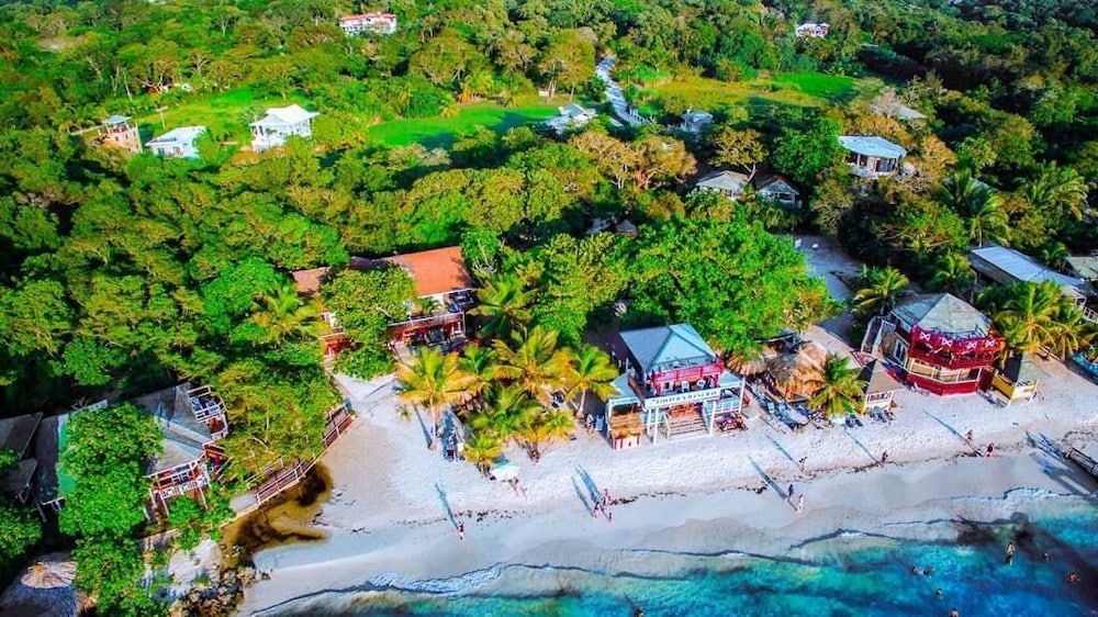 

Bologna - Roatán - Foster's West Bay Resort