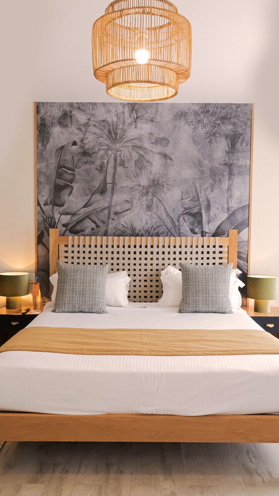 

Roma - Port Chambly - The Address Boutique Hotel