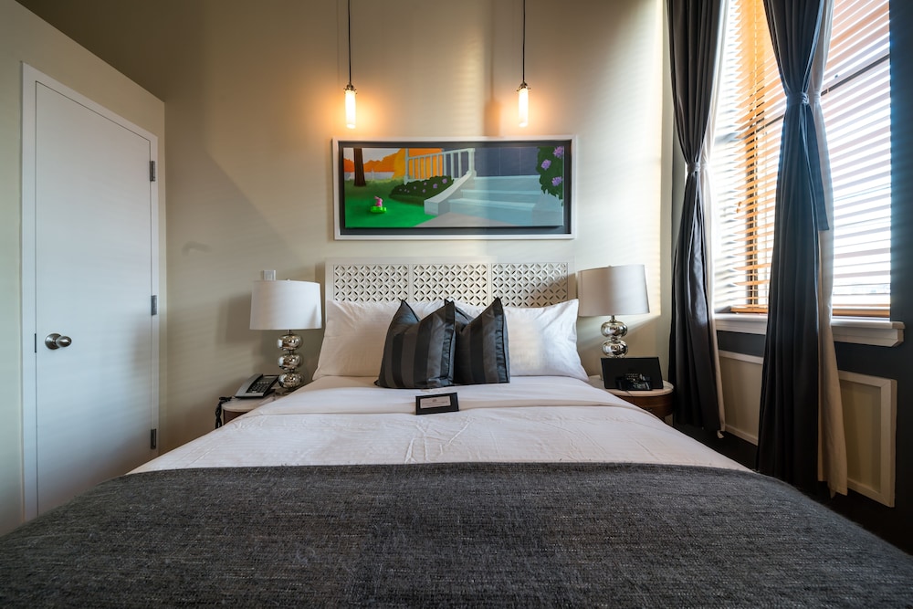 

Catania - Long Island City - Henry Norman Hotel