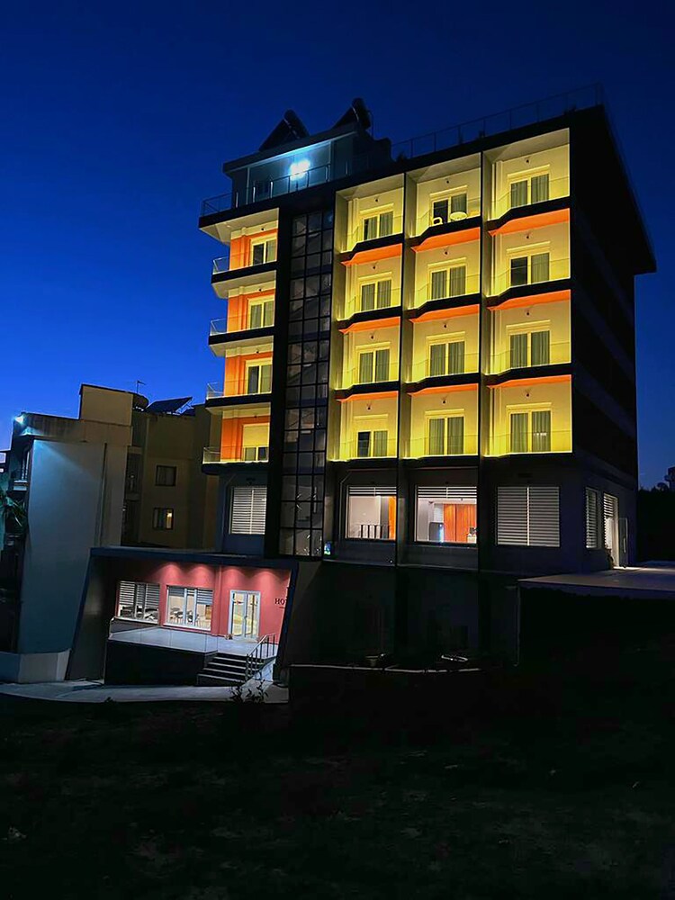 

Roma - Durrës - Olivia's Hill Resort